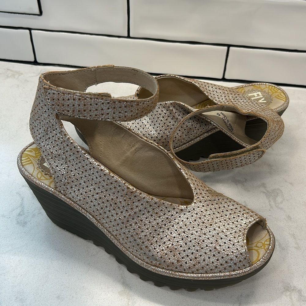 Fly London Yala Leather Perforated Wedges Gold Shimmer Size 9.5 - Picture 12 of 16